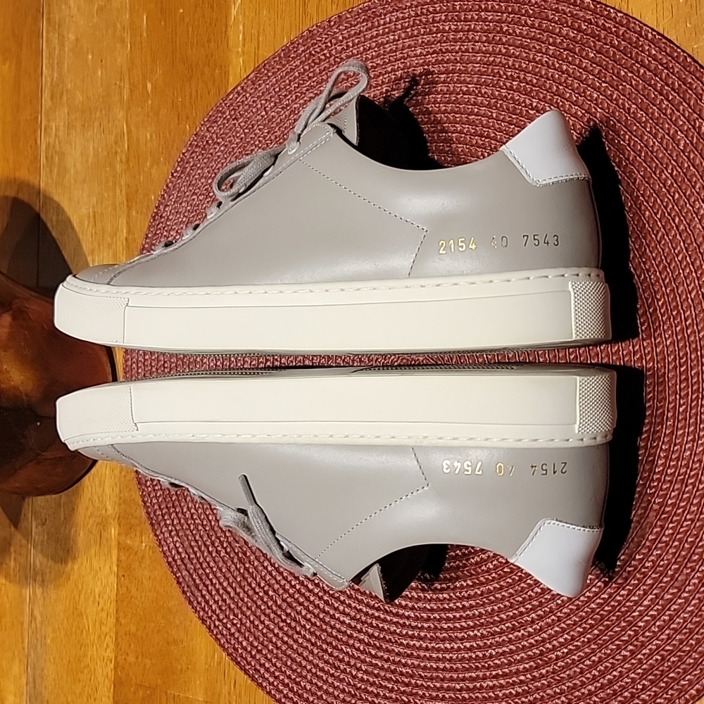 Common Projects sneaker. Size 10 - Picture 8 of 11